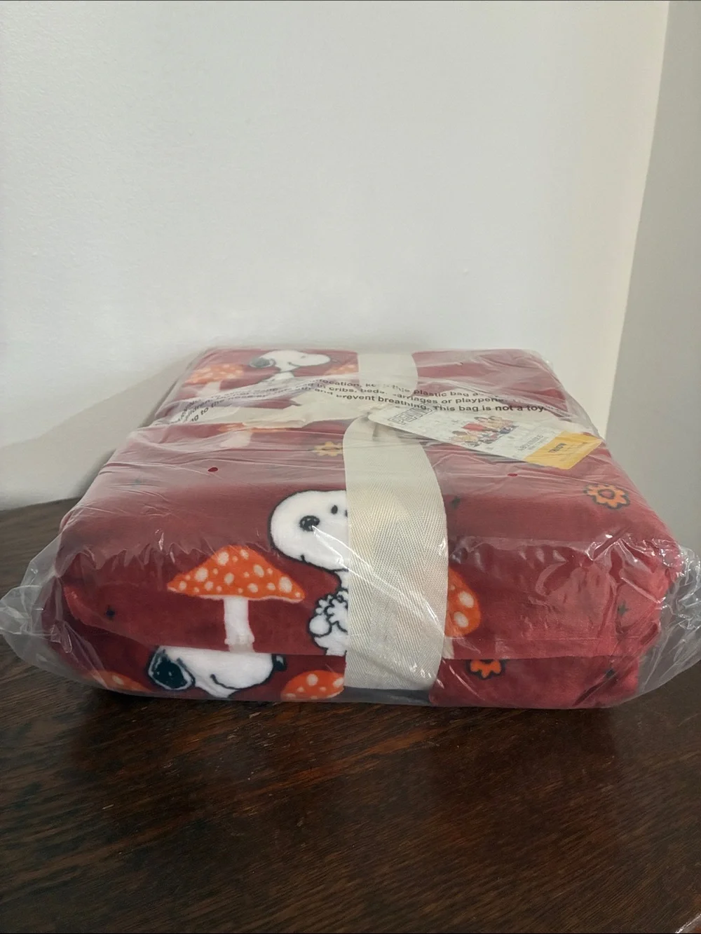 NWT-BERKSHIRE- Peanuts- Snoopy- Red Fall Mushroom VelvetSoft Blanket 55x70
